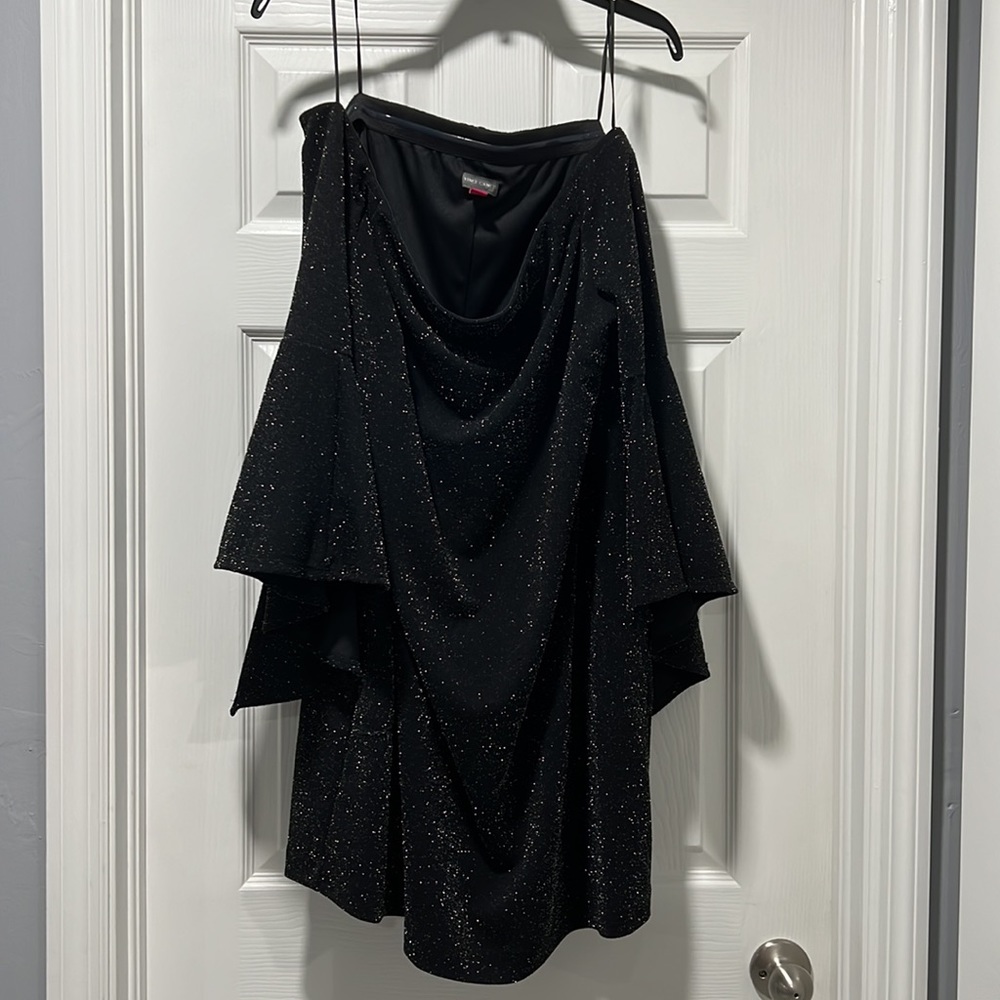 Elegant Black Off-Shoulder Dress - Picture 4 of 5